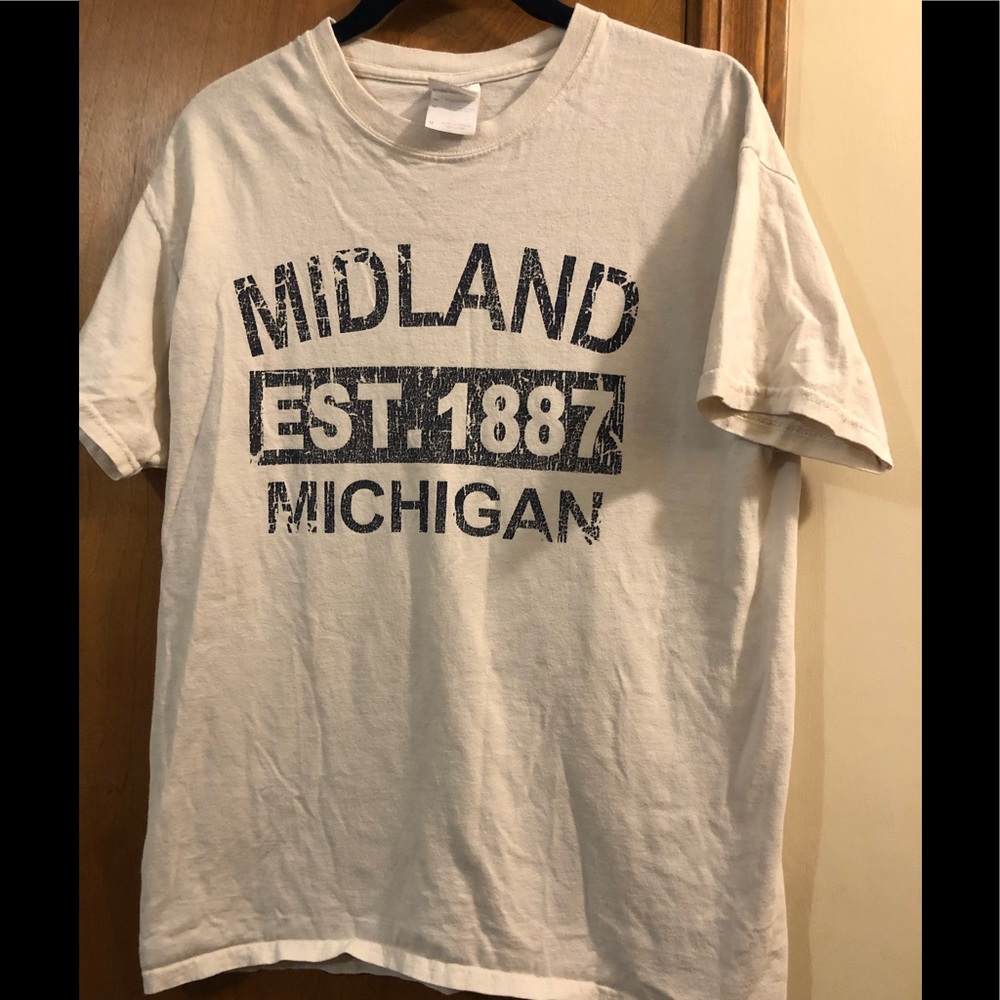 GILDAN TEE MEN MEDIUM EUC